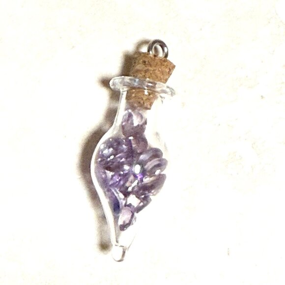 2/20$ Small Glass Bottle Pendant + Tiny Genuine Amethyst Cabochons - Picture 1 of 7